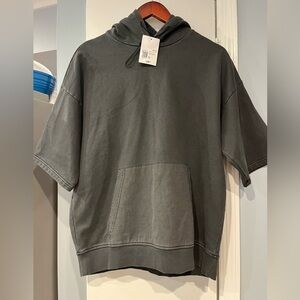 FOREVER21 GRAY HOODED MENS SWEATSHIRT SHORT SLEEVES.